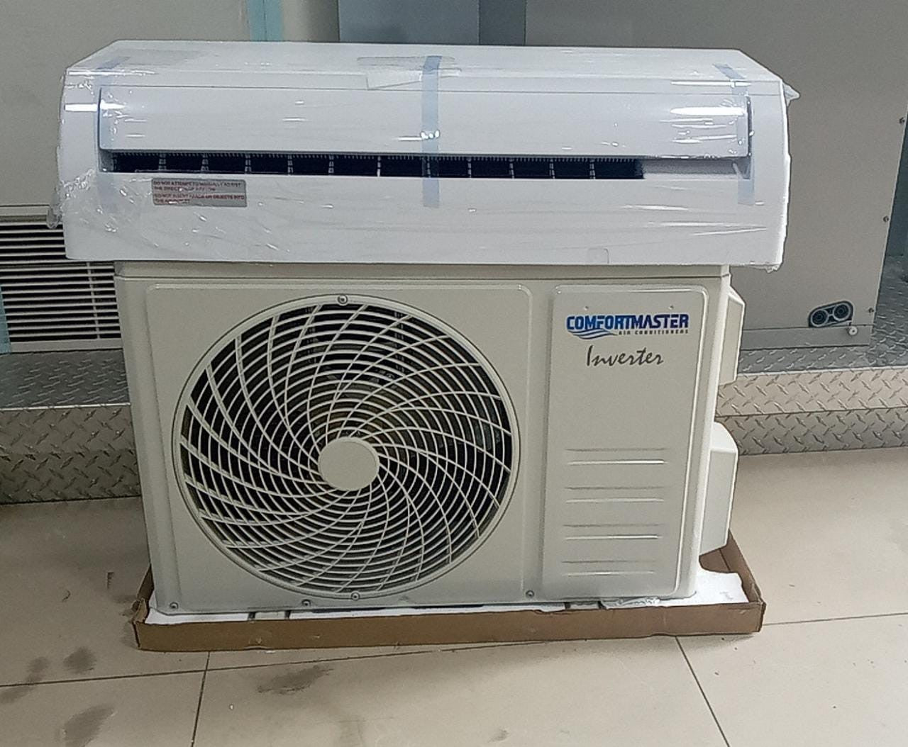 AIRE ACONDICIONADO MARCA COMFORMASTER SPIT DE 12 K BTU SEER 17 COMPLETO 220V R32 SIN INSTALACION